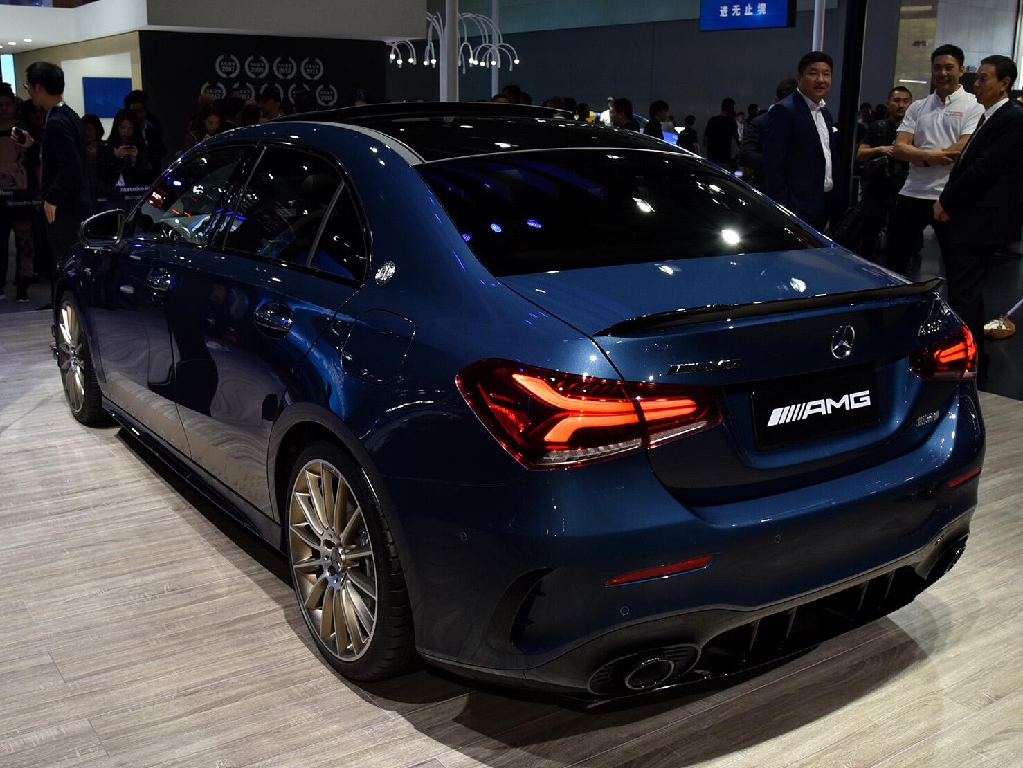 奔驰家族运动担当30t9at加速47秒比rs4帅气