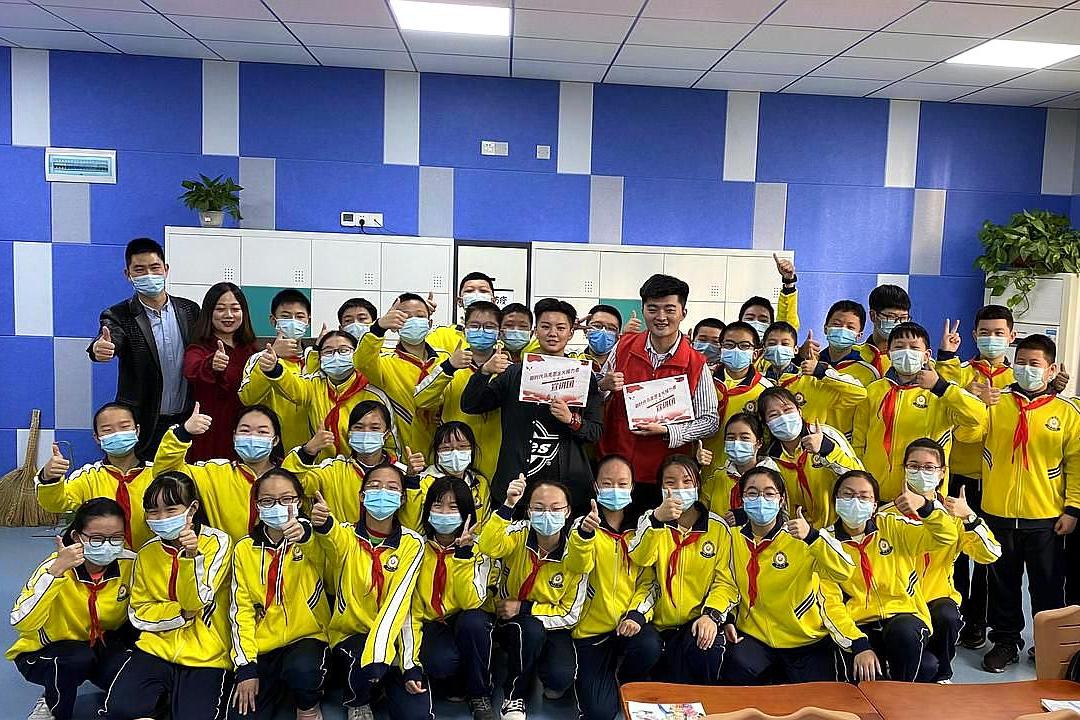 同上一节思政课,武汉市楚才中学1344名学生,听战疫故事