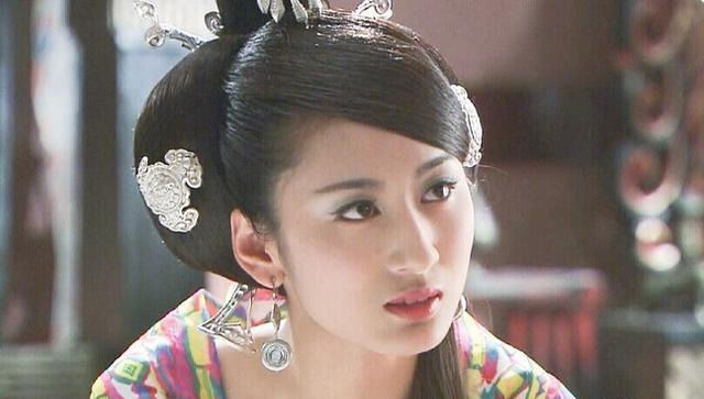 剧中赵合德是赵飞燕的妹妹,容貌迤逦,手段远超其姐姐赵飞燕.