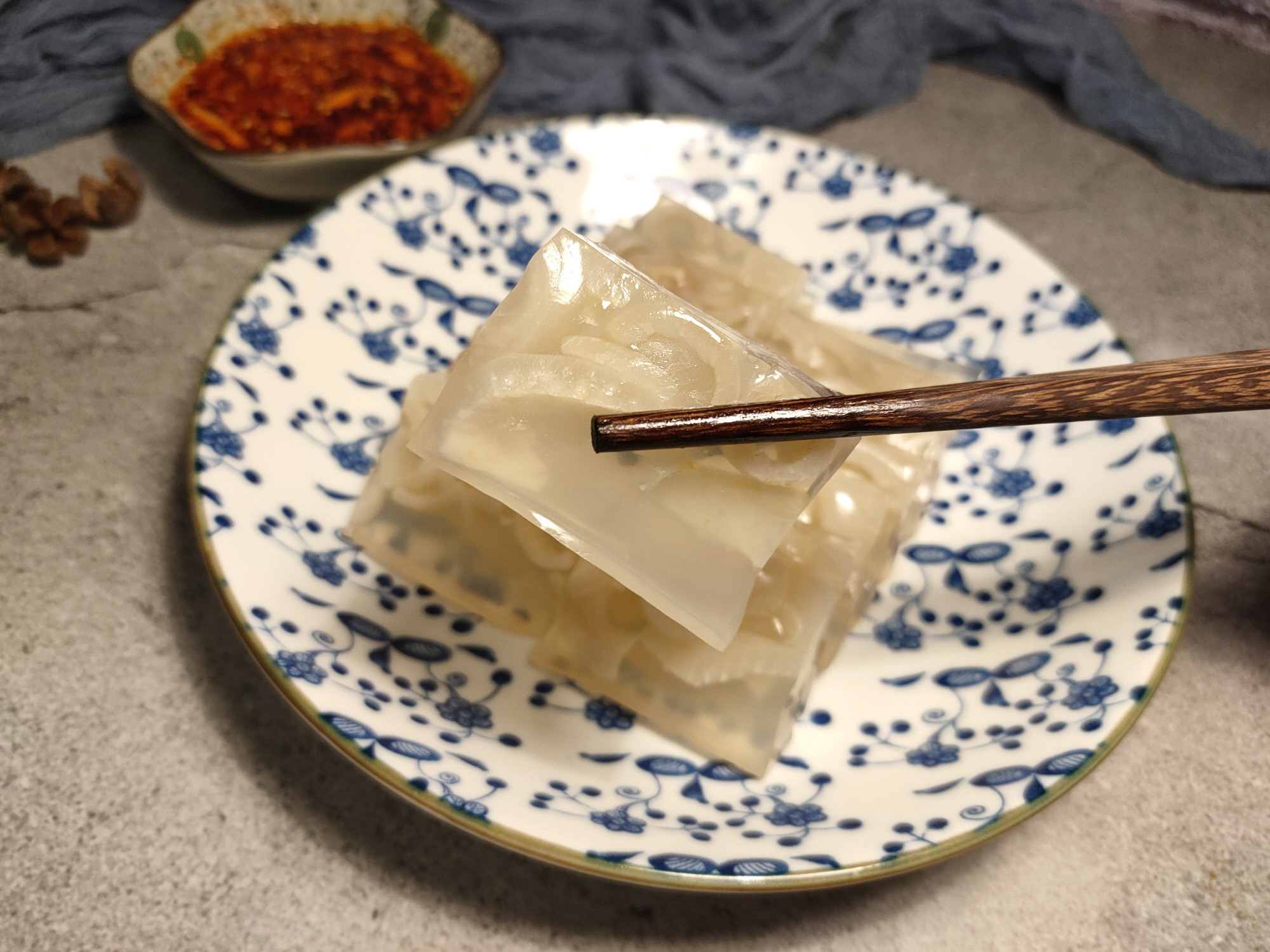 做皮冻时，这几个细节掌握好，保证皮冻晶莹剔透、口感Q弹|猪皮冻|猪油|猪皮|比例|小编_新浪新闻