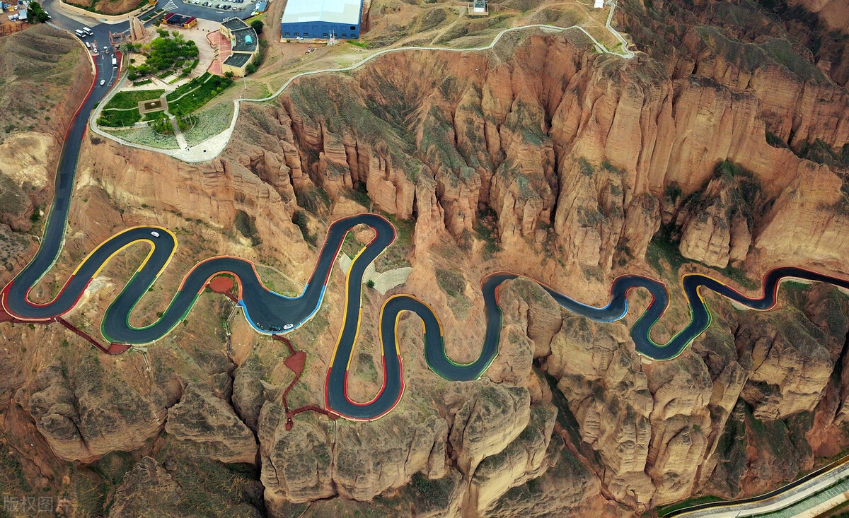 中国盘山公路美如画,最多有600个弯道,让人惊叹不已
