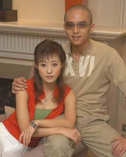 她是邓超前女友李光洁前妻嫁刘烨生双胞胎如今42岁成单亲妈妈