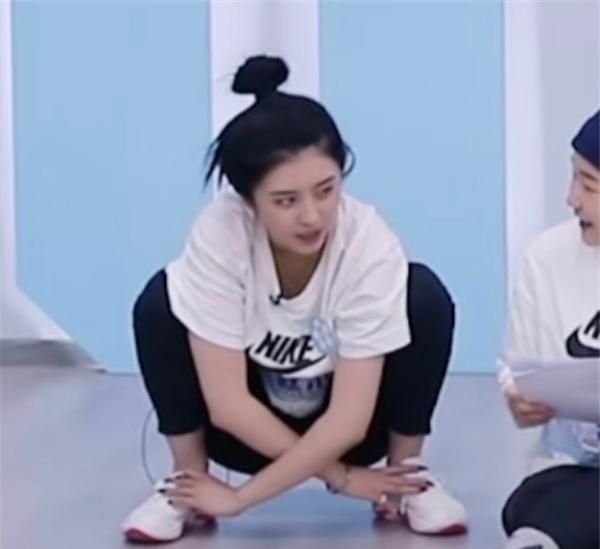 女明星的蹲姿欧阳娜娜酷帅万茜高难度看到唐嫣脚踝羡慕了