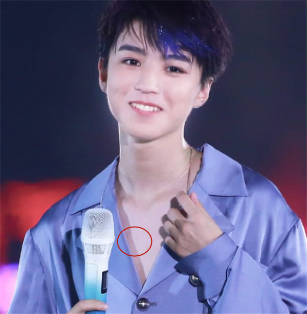 长痣的男星,千玺在眉心,蔡徐坤在脸颊,看到王俊凯:迷人!