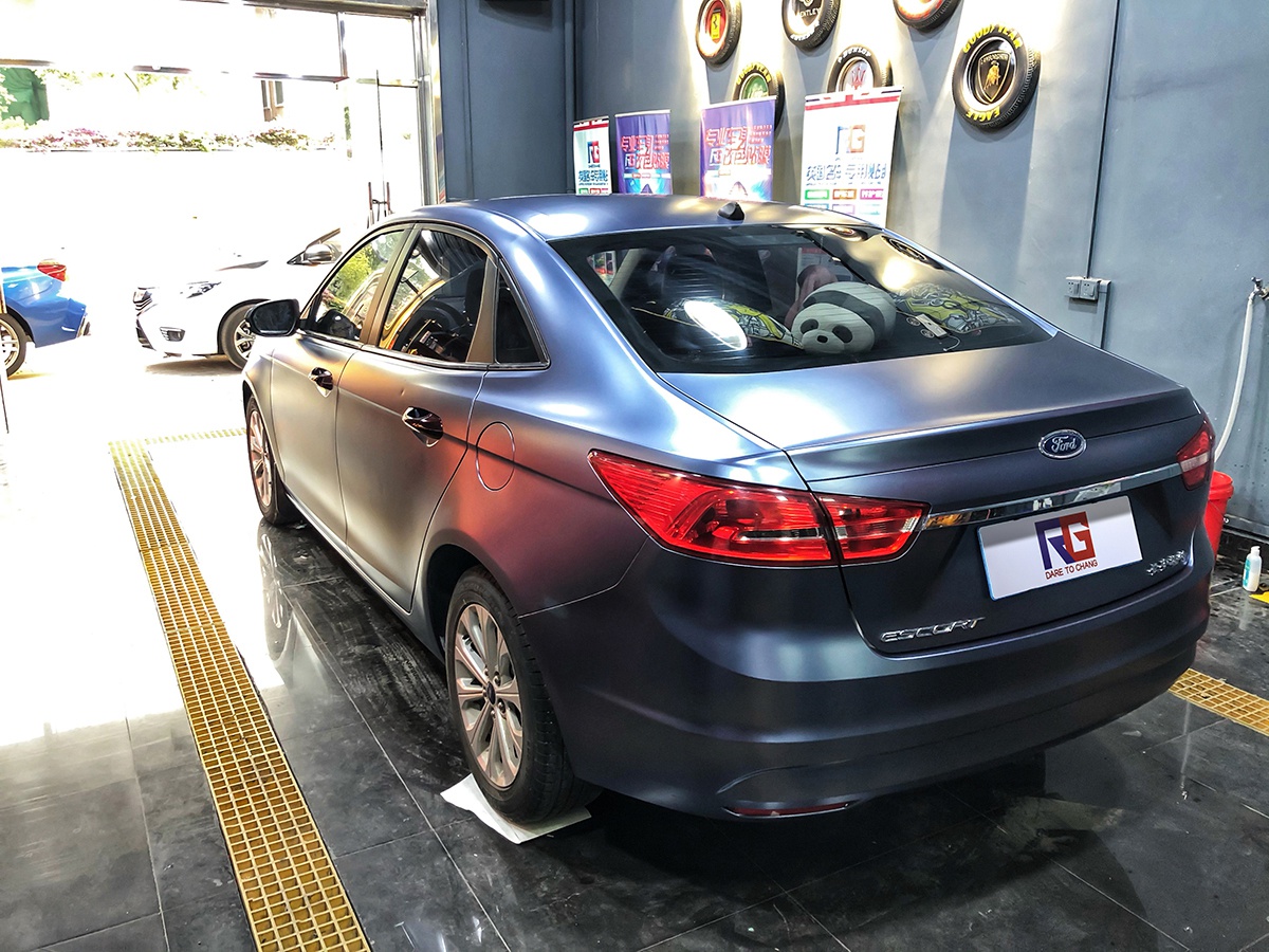 贴膜,小编今天给大家推出的是全网最新的福特福睿斯车身改色膜电光