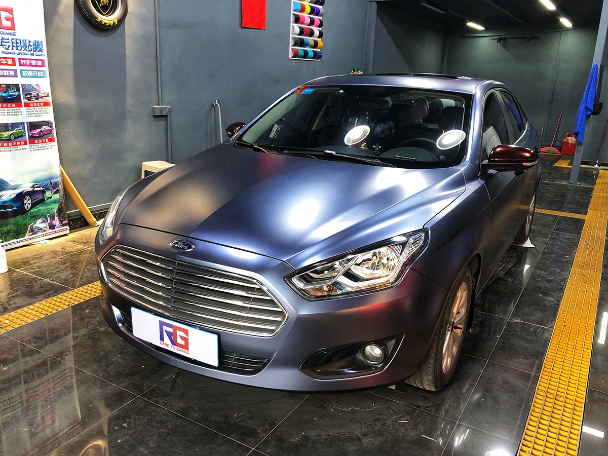 贴膜,小编今天给大家推出的是全网最新的福特福睿斯车身改色膜电光