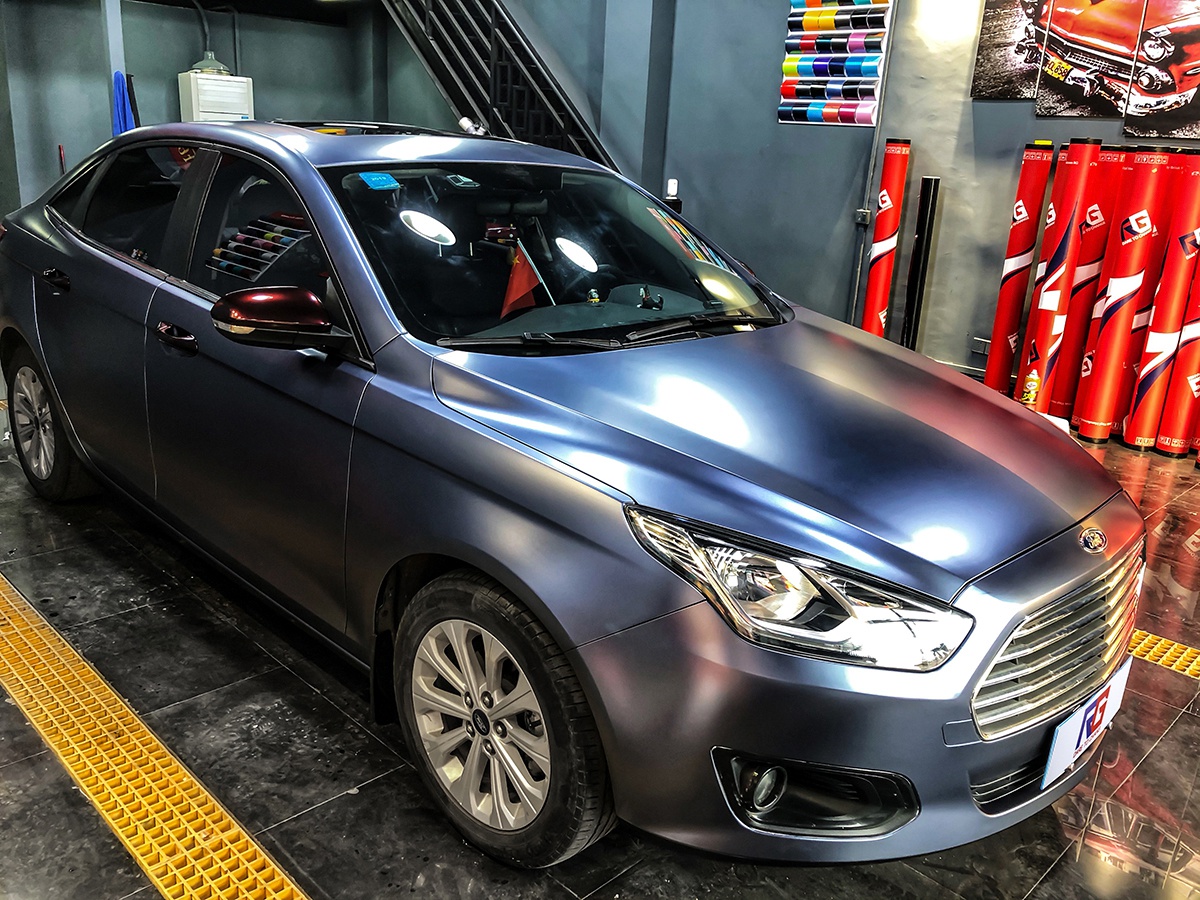 福特福睿斯车身改色电光午夜蓝 rg瑞集改色膜佛山禅城