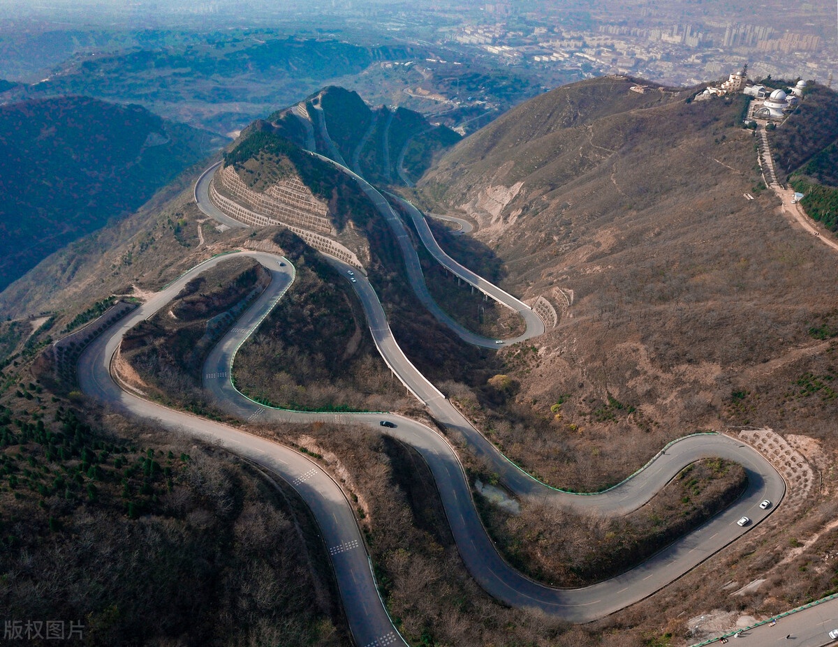 中国盘山公路美如画,最多有600个弯道,让人惊叹不已