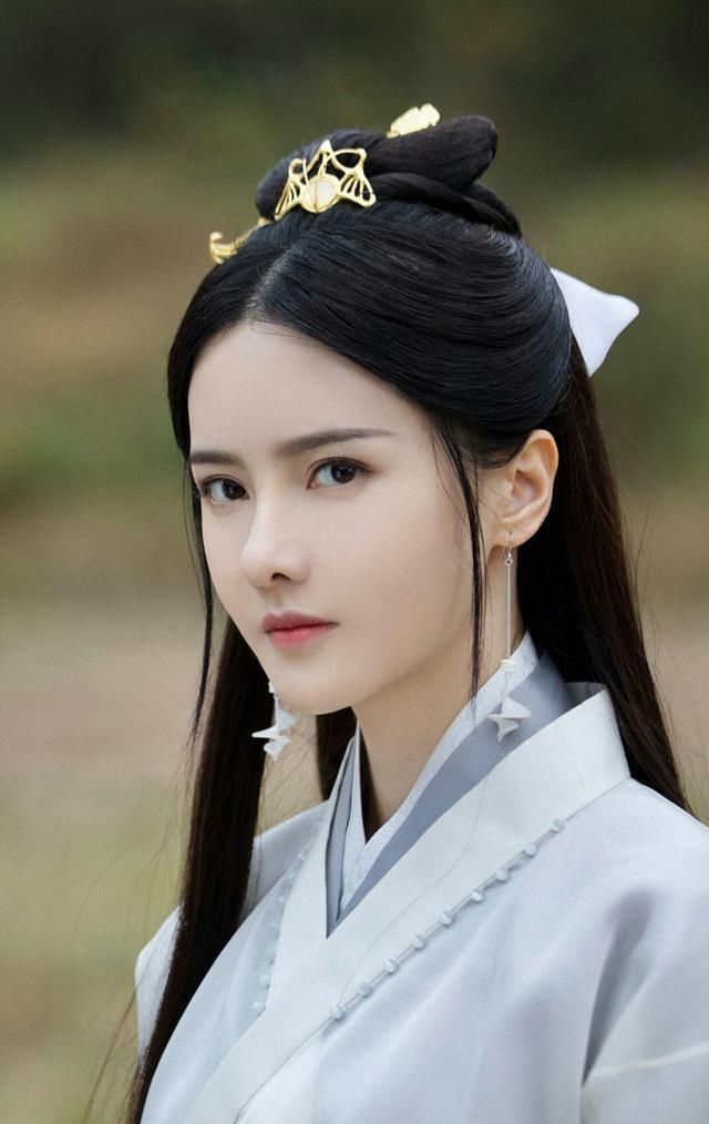 金瀚官宣与张芷溪恋情情话示爱酸掉牙举动有担当被赞真男人