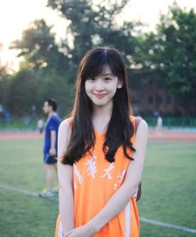 剑桥抵不过刘强东？奶茶妹妹回国，力破婚变传闻