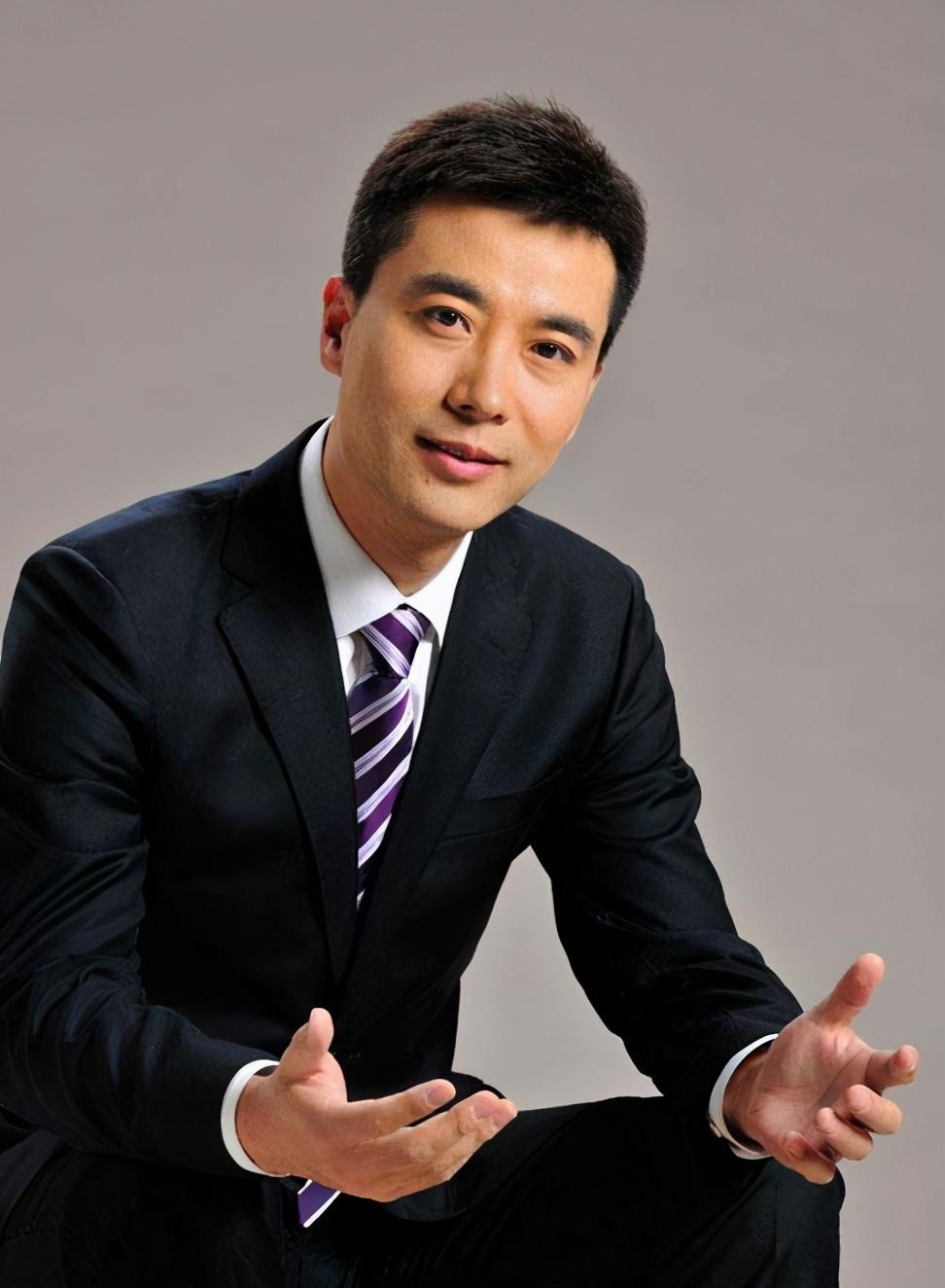 与妻子恩爱多年0绯闻,学霸儿子是他的骄傲|央视|郭志坚|儿子_新浪新闻