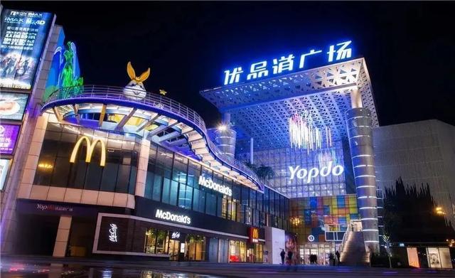 00   有一种夜色,叫华灯初上   夜幕降临之时   双流的商城广场灯火通