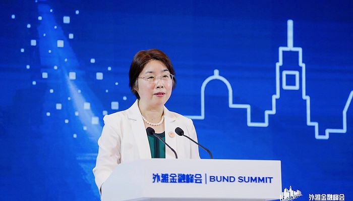 10月24日,第二届外滩金融峰会,财政部副部长邹加怡发表演讲.