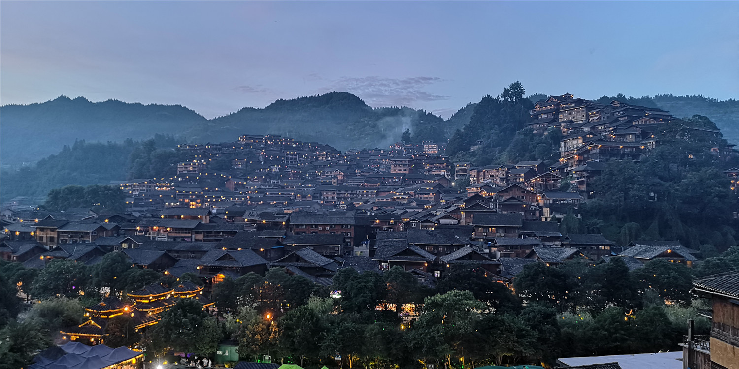 图为"西江千户苗寨"夜景.新华社记者罗羽摄