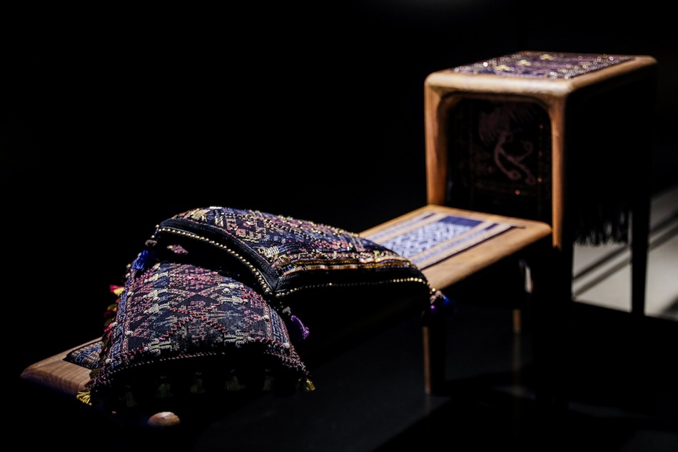 黎锦文创品《浮莲》