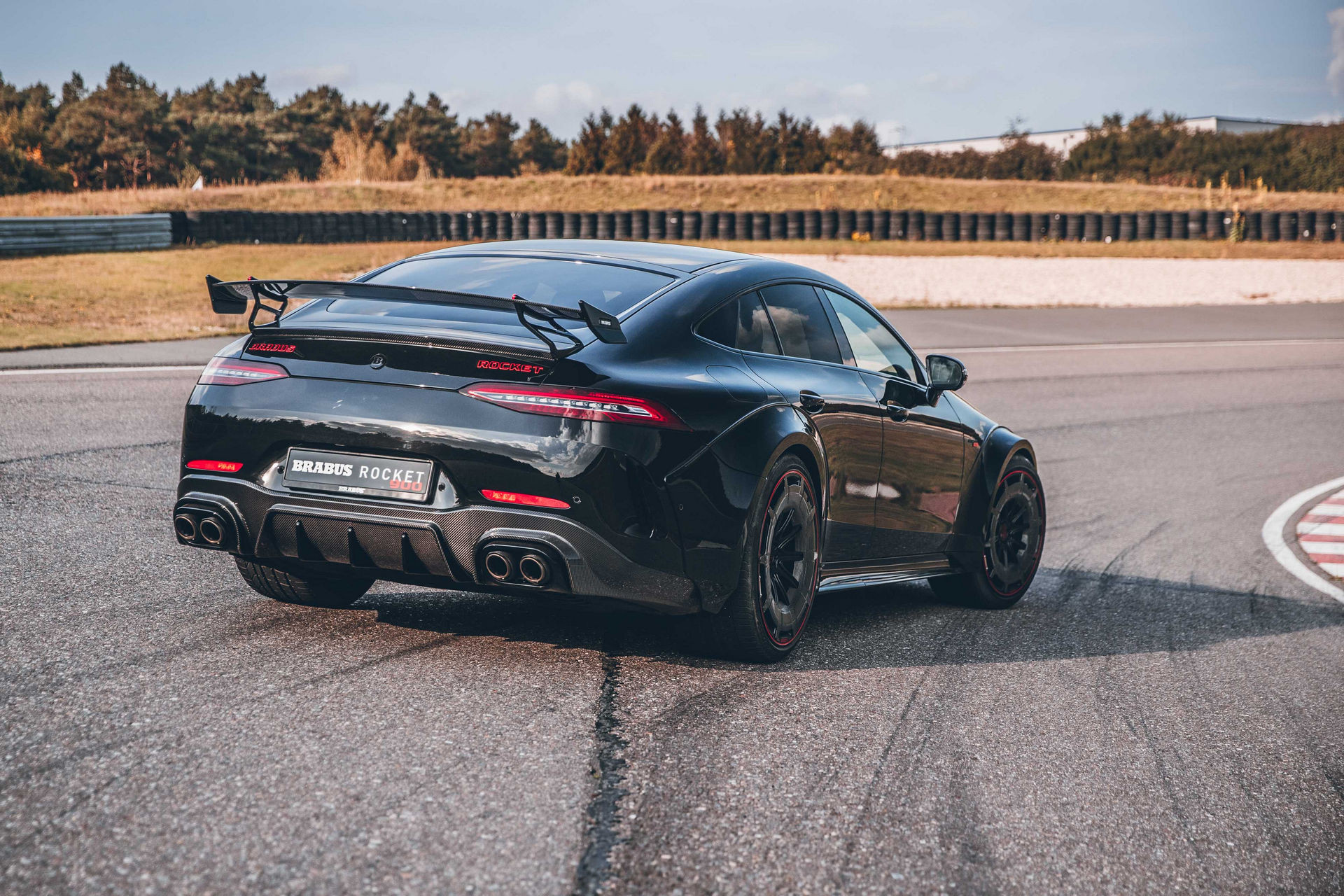 输出888匹马力 巴博斯rocket 900亮相