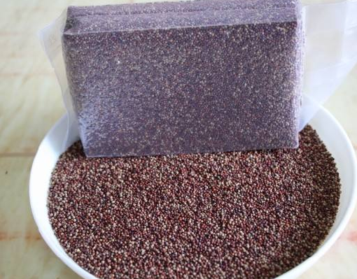 当我还是个孩子的时候最经常吃的是爸爸䅟,其生产方法并不复杂.