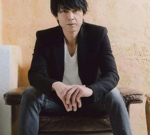 这次仓田铁雄再次出现在大家视野内,对比当年假面骑士drive里的南光