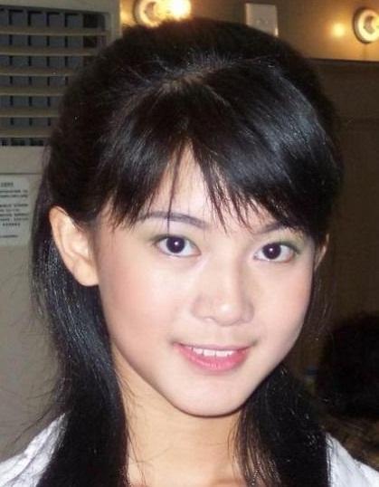 她7岁搭档刘德华,还公开数落星爷,今39岁落成路人一个|关佩琳|刘德华