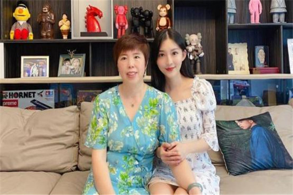 德云社烧饼爱妻再度怀孕粉丝忧心忡忡喊话嫂子基因要参与