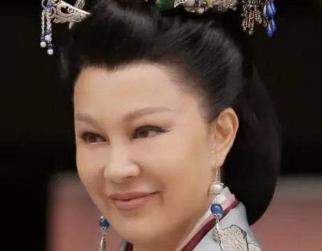 也选择了整容,在历史传奇剧《思美人》中饰演柏惠夫人中传出的剧照