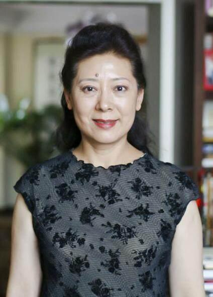 被前夫分手,45岁再婚嫁高官,如今60风采依旧|关牧村|江泓|前夫_新浪