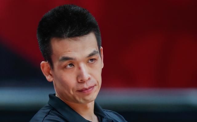 范子铭被丘天换下谁注意到其表情满脸失望但怪不得别人