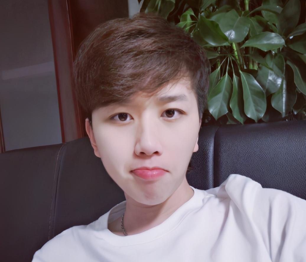 摆脱"真香"标签的王境泽,成立了自己的公司,富二代不是白说的