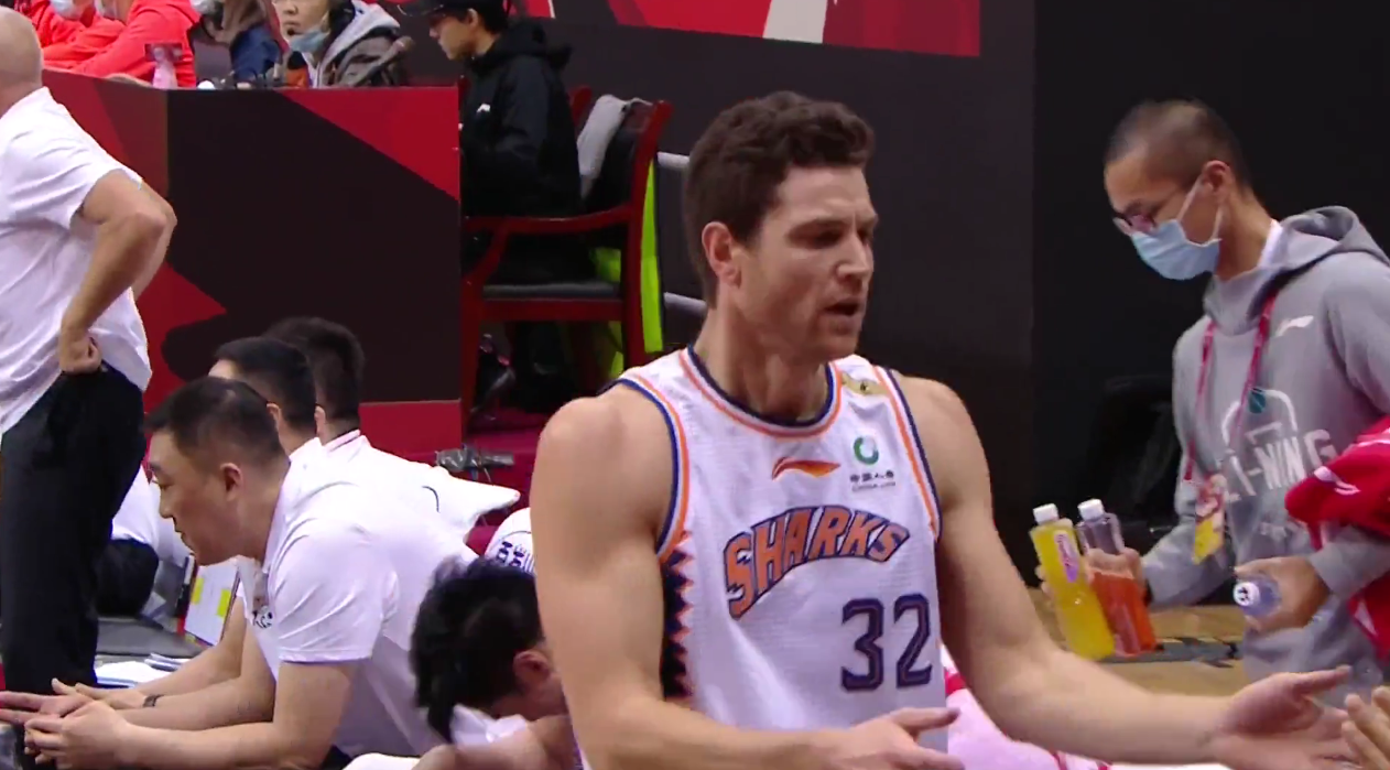 一个弗雷盖特打爆北京队咱cba本土球员和外援差距这么大吗