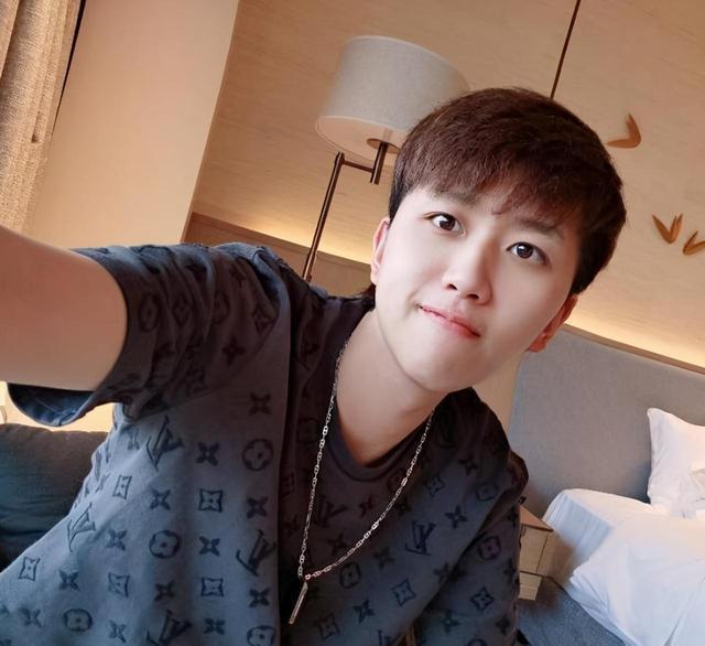 摆脱"真香"标签的王境泽,成立了自己的公司,富二代不是白说的