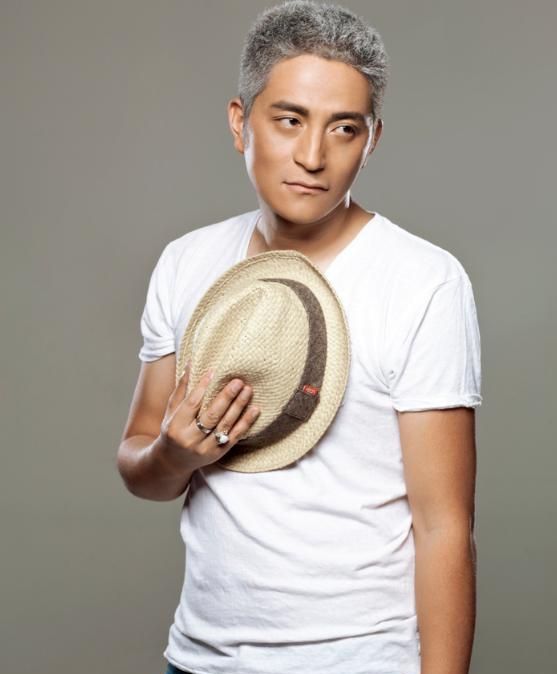 吉杰扮女装引热议,卖货吃出头发拒不赔偿,遭实锤后凌晨4点道歉