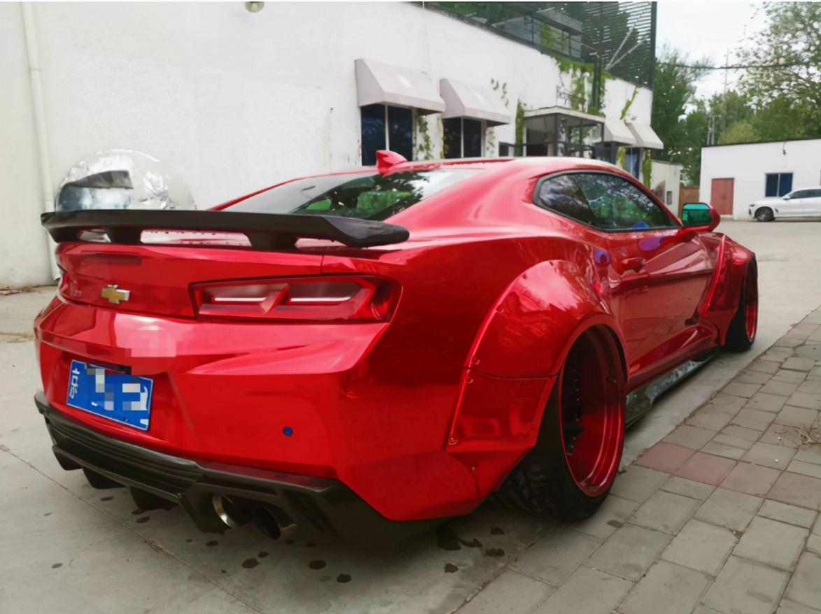 42万的科迈罗,两年半花16万改装,