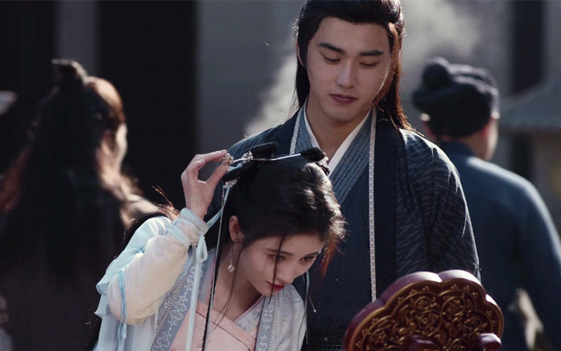 还有与傅容从小青梅竹马的安王徐平,也就是刘奕畅饰演的"掬水农夫"