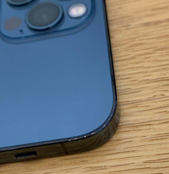 开售没多久的苹果iphone 12中框掉漆!目前仅是蓝色版