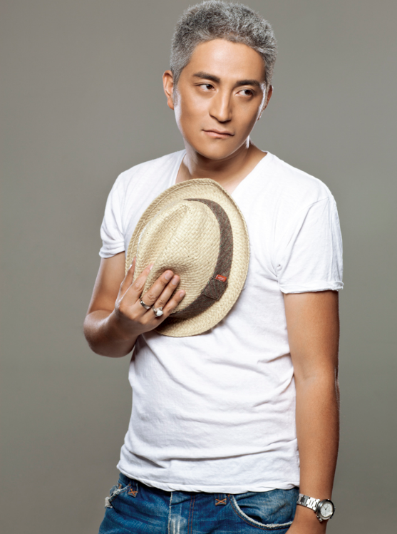 吉杰扮女装引热议,卖货吃出头发拒不赔偿,遭实锤后凌晨4点道歉