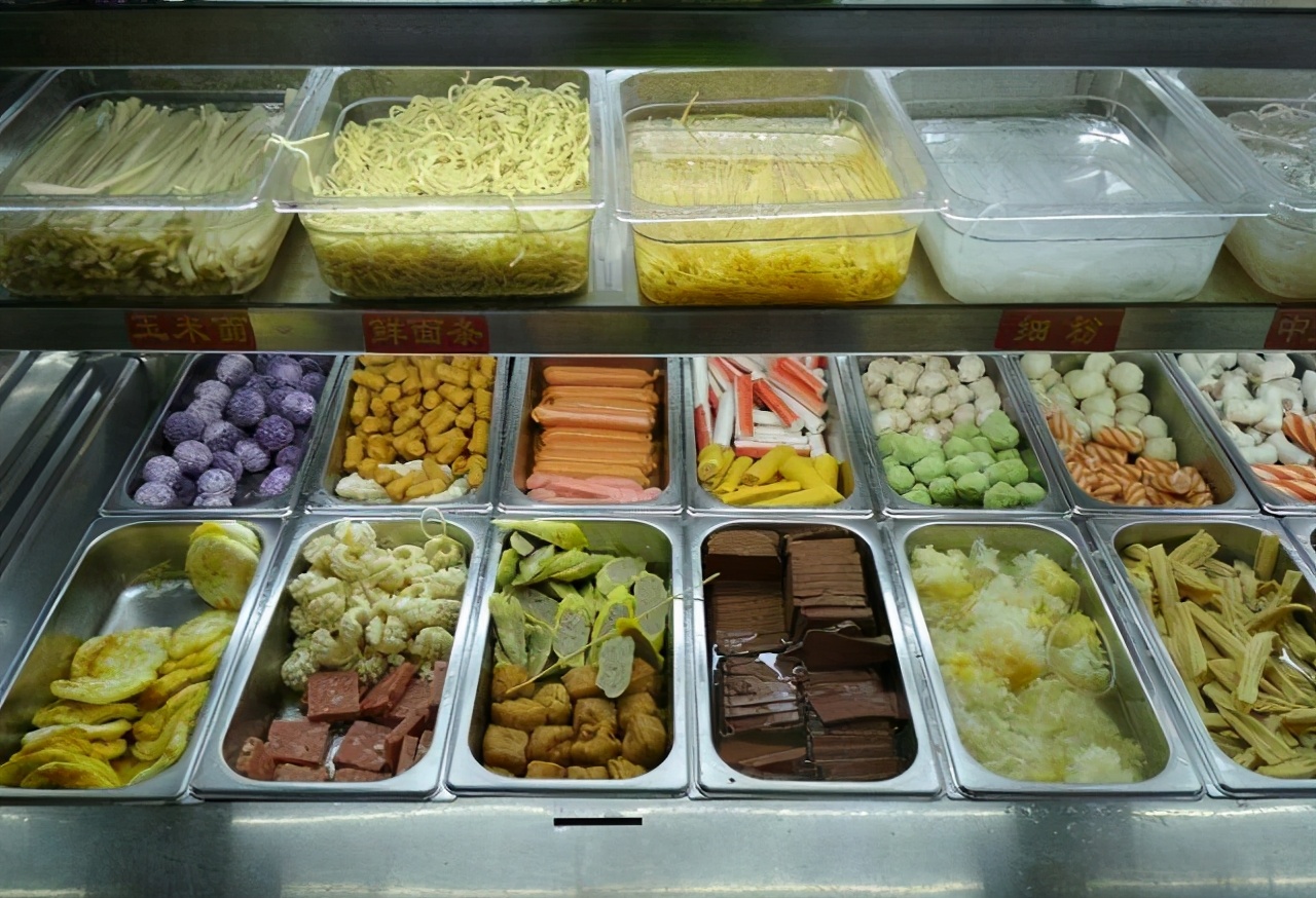 吃麻辣烫这3种食材最不压秤老板见你多拿心里气得直跺脚