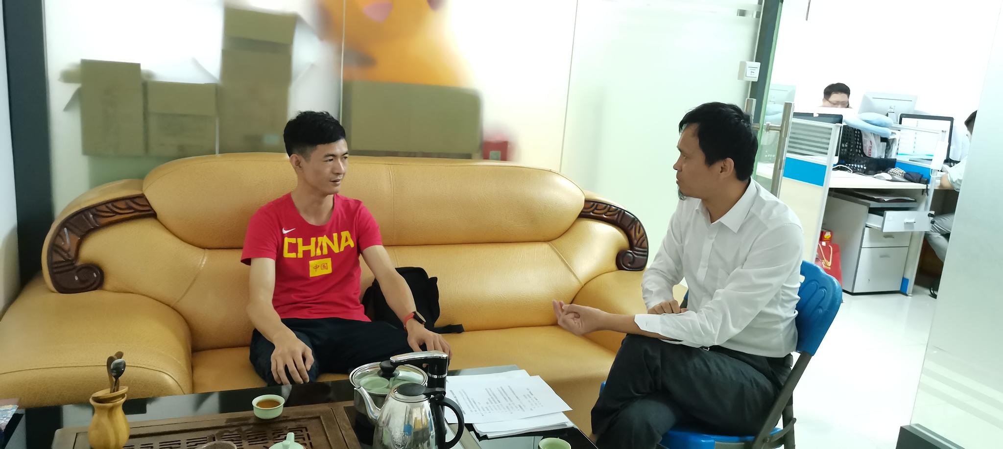 深圳跑天下体育创办人蔡志达来访深爱榜融媒体中心