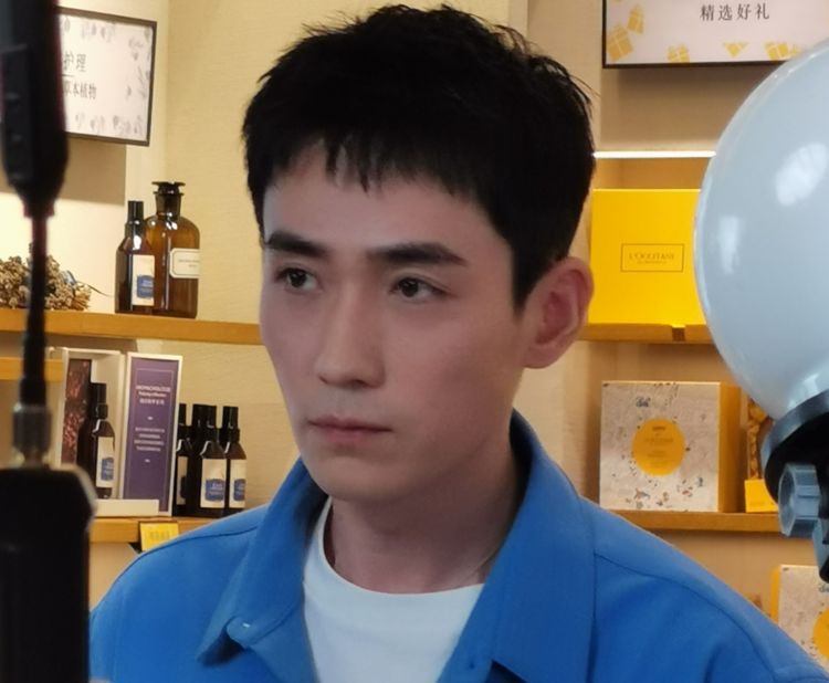 一组朱一龙生图疯传,离开了p图后,真实颜值我没有看错吧