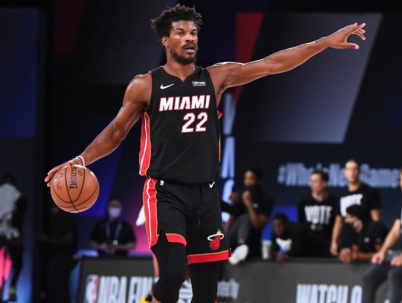 总决赛g3:巴特勒大杀四方,5中4攻防一体,詹眉8失误被锤爆