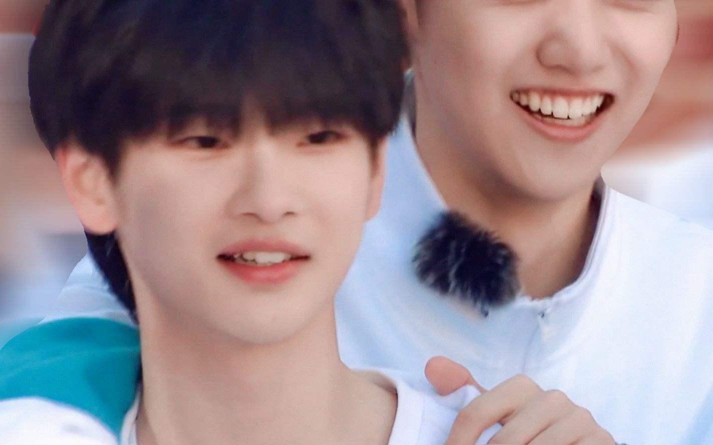 从周震南发布的这条微博内容来看,他似乎已经是长期