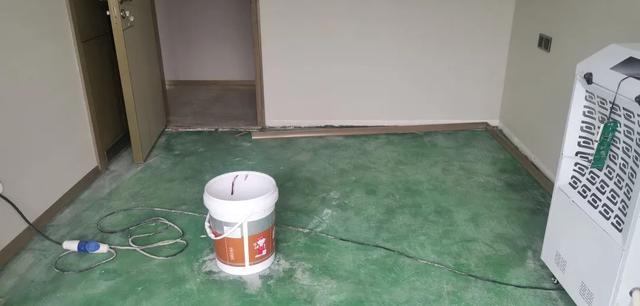 闹心！郑州男子花1500万买套精装豪宅，刚交房竟变成这样……休闲区蓝鸢梦想 - Www.slyday.coM