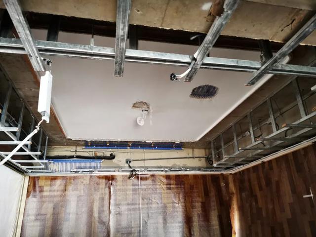 闹心！郑州男子花1500万买套精装豪宅，刚交房竟变成这样……休闲区蓝鸢梦想 - Www.slyday.coM