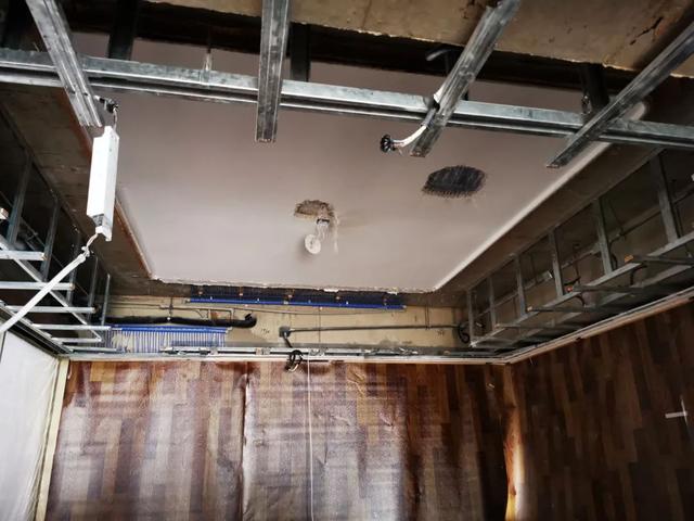 闹心！郑州男子花1500万买套精装豪宅，刚交房竟变成这样……休闲区蓝鸢梦想 - Www.slyday.coM