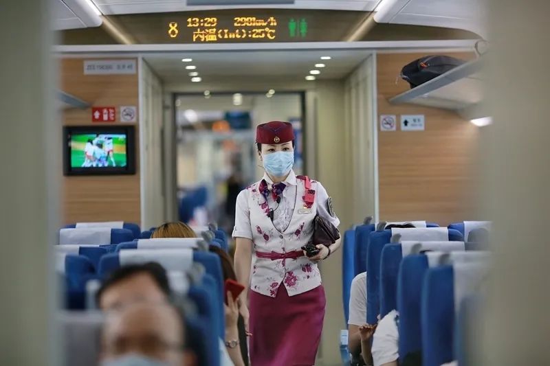 成渝高铁年内将开复兴号动车组 两地1小时可达