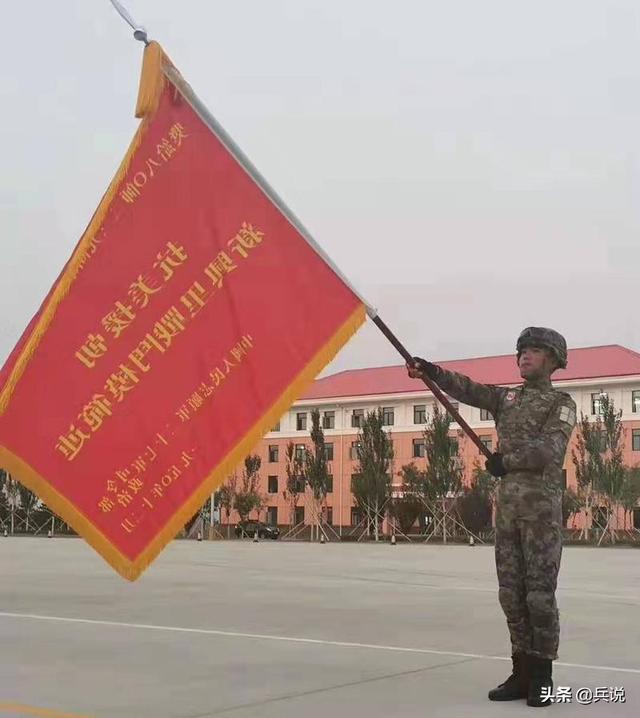 我爷爷和战友，打死美军团长，缴北极熊团旗，炊事班当蒸笼布休闲区蓝鸢梦想 - Www.slyday.coM