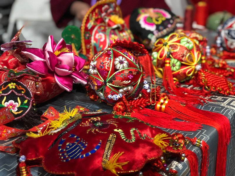 一丝一缕绣传承听非遗传承人王秀英讲徐州香包背后故事