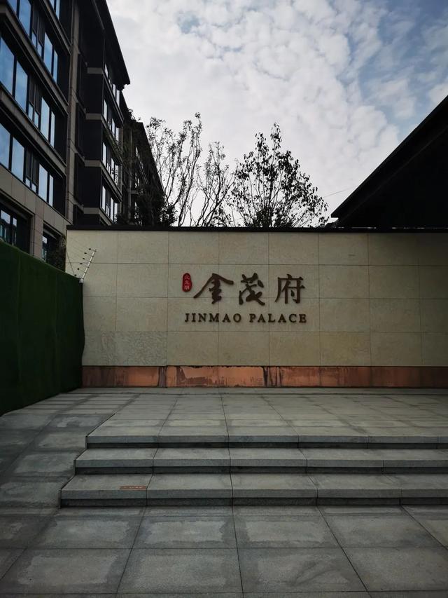 闹心！郑州男子花1500万买套精装豪宅，刚交房竟变成这样……休闲区蓝鸢梦想 - Www.slyday.coM