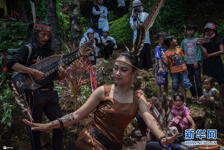 印尼爪哇岛举行传统巴龙舞表演