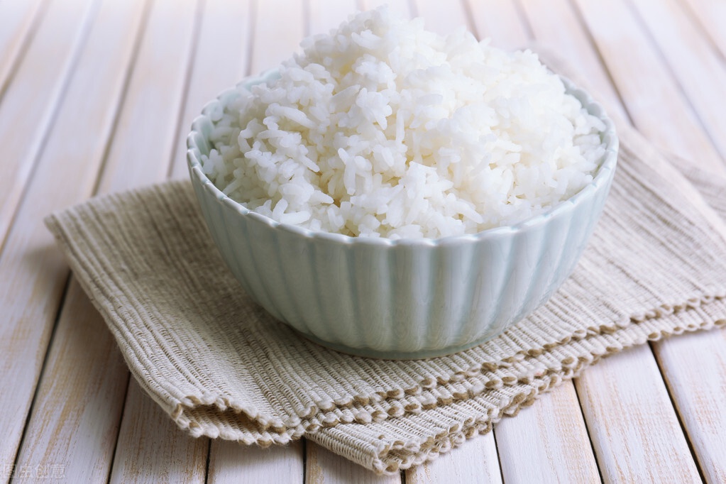 饭店里传出来的蒸米饭秘方,多放2味料,米饭粒粒分明,香软好吃