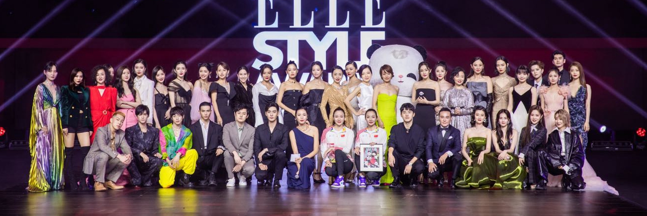 除此之外,大合照也是观众关注的焦点,想要看看谁占据了c位,谁跟谁能